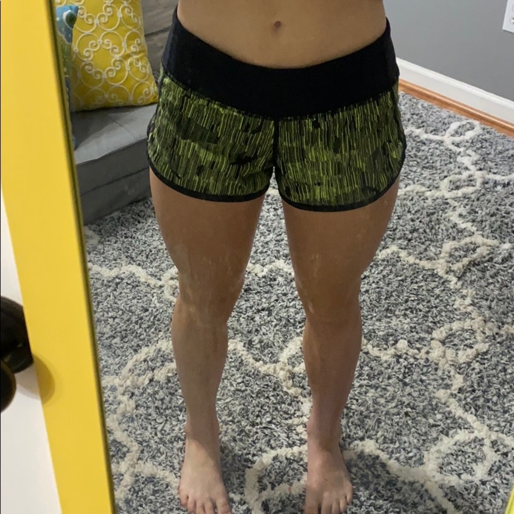LULU LEMON SHORTS RARE - Picture 4 of 5